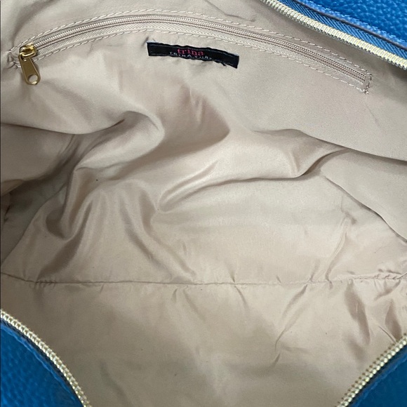 Trina Turk Blue Pebbled Faux Leather Tote/Purse Shoulder Bag with Colorful Pouch - Picture 13 of 16